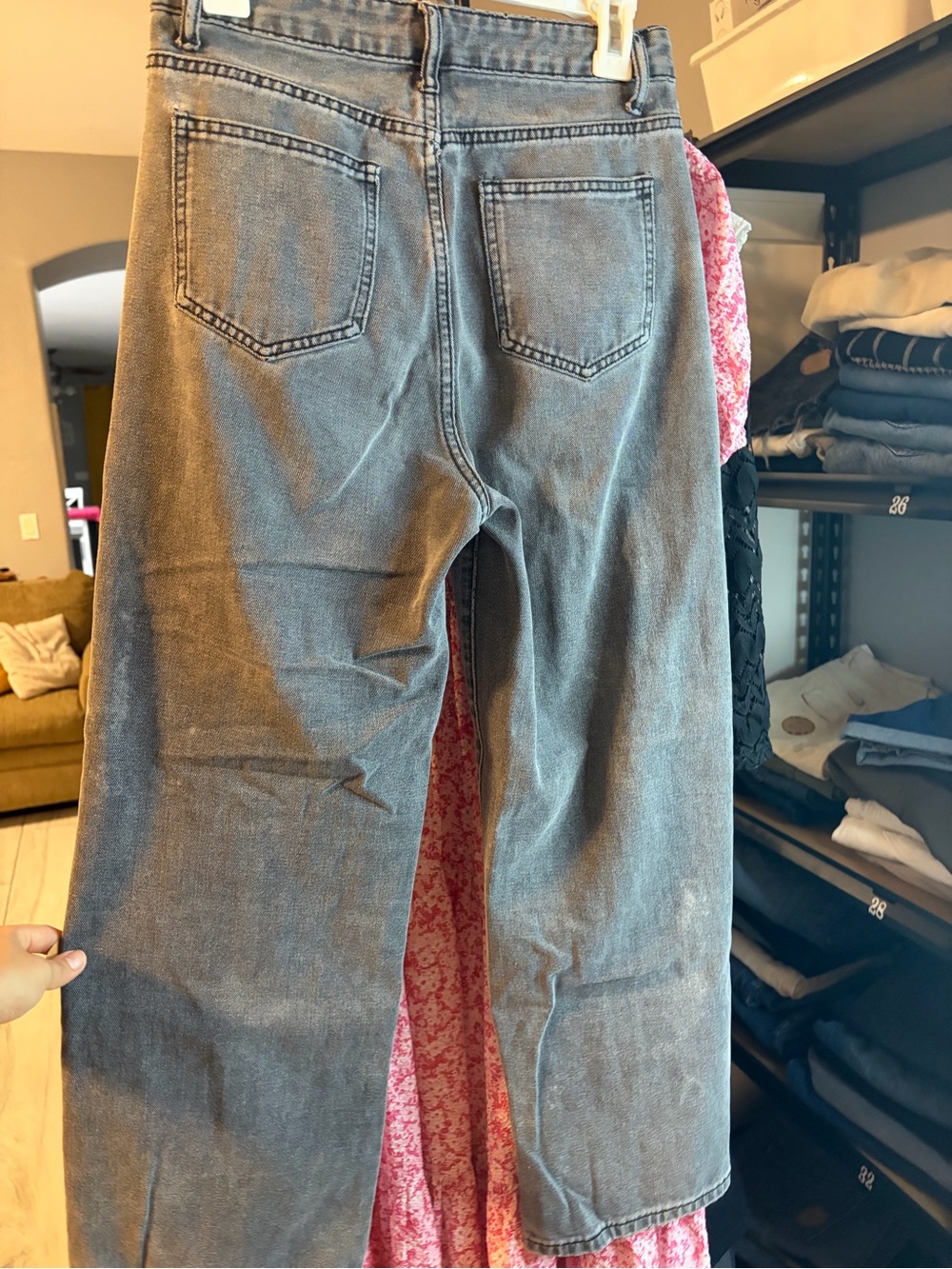 Wide-Leg Women's Jeans in Washed Gray - Picture 3 of 6